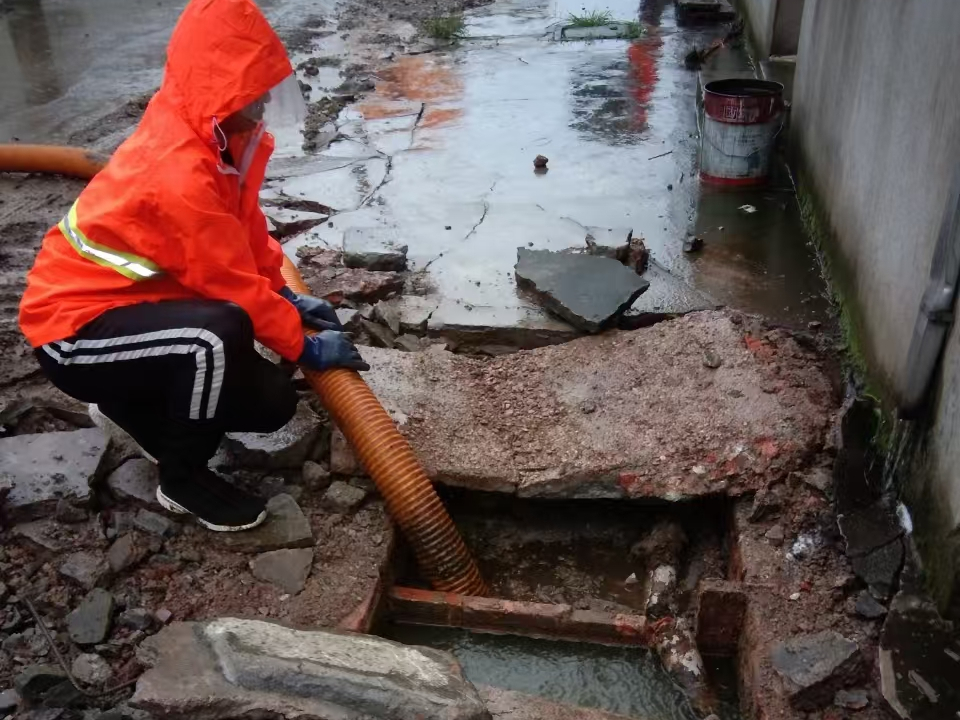 韶关专业清理污水池 炜誉市政以规范流程守护城市 “肠道”