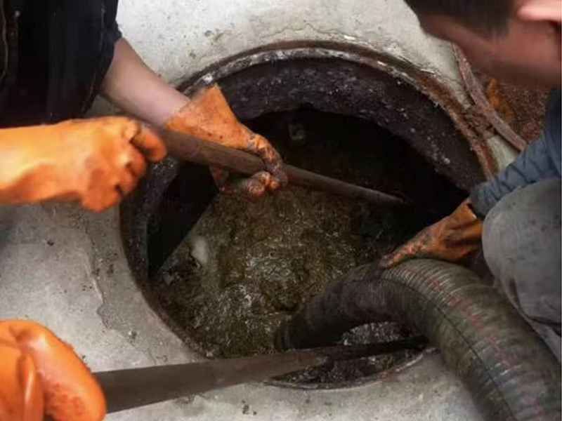 韶关清理化粪池时如何避免沼气的危害？